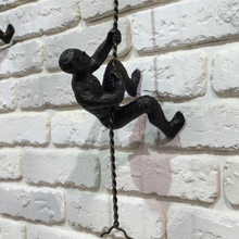 Скульптура Альпинист «CLIMBING MAN»